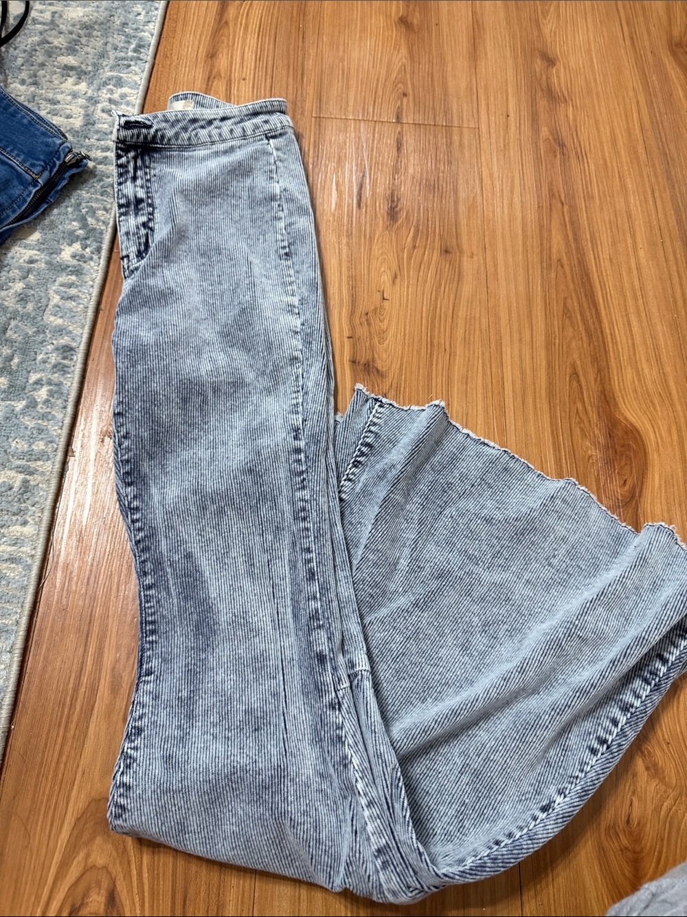 Altar'd State Light Gray Acid-Wash Jeans